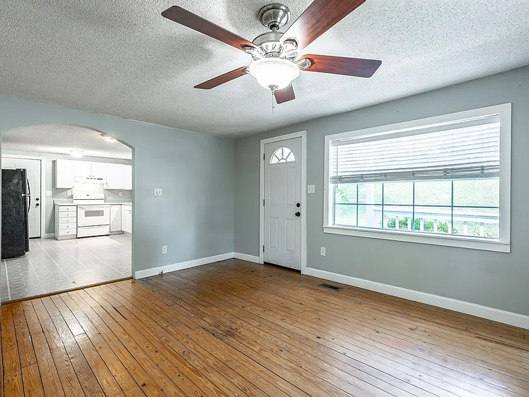 3508 Myrtle Ave — Photo 5