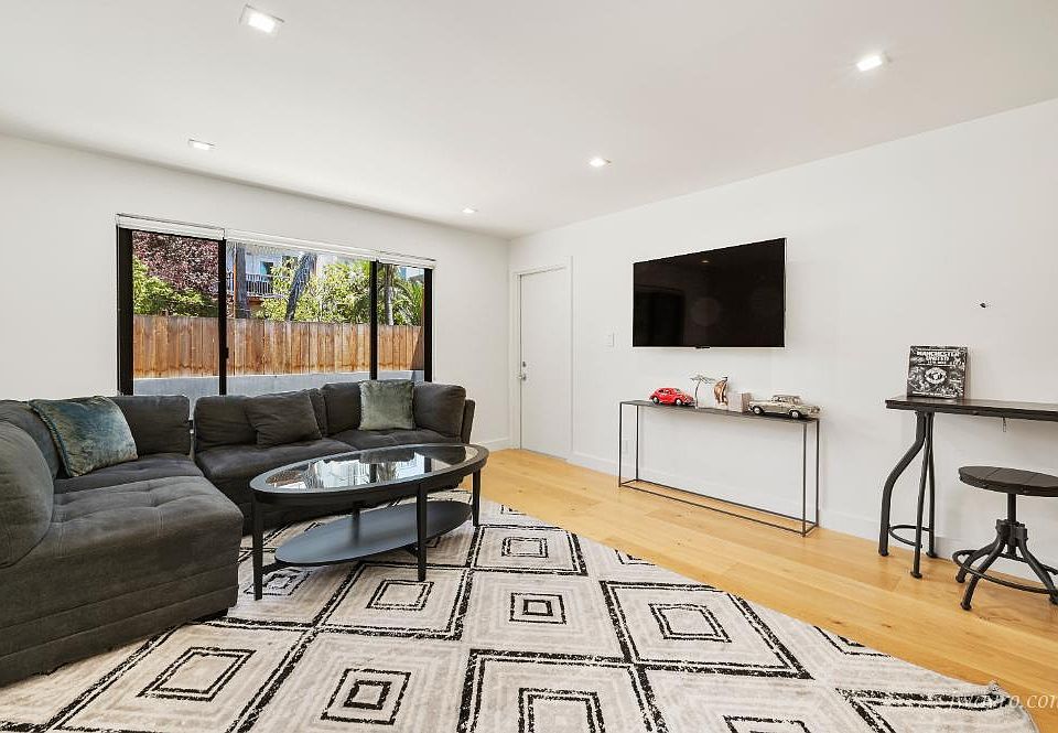 1st image of 955 Wisconsin St #2