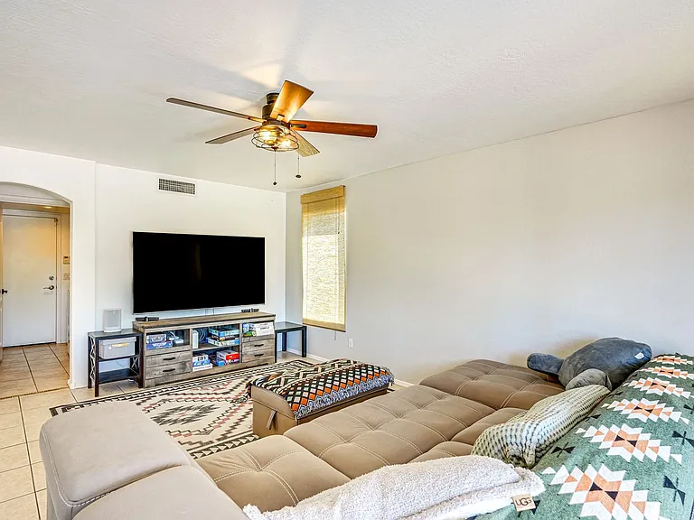 915 E Montoya Ln — Photo 6