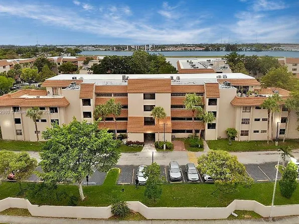 491 Ives Dairy Rd APT 305-5, Miami, FL 33179