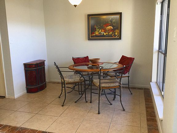 Open dining to kitchen.