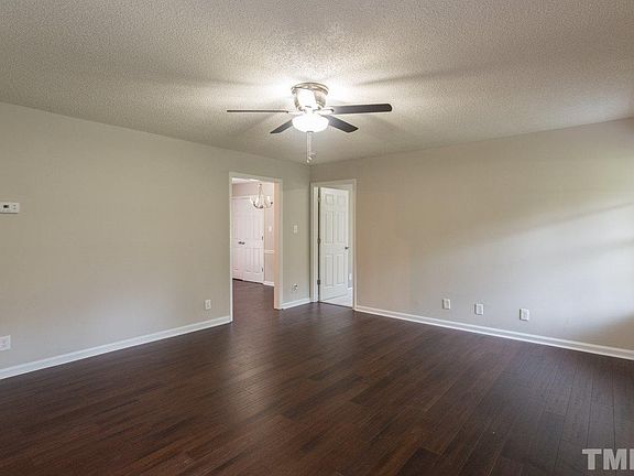3rd image of 917 Lynn Rd