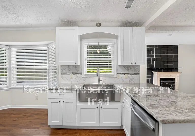5108 Lakeshore Ct — Photo 13