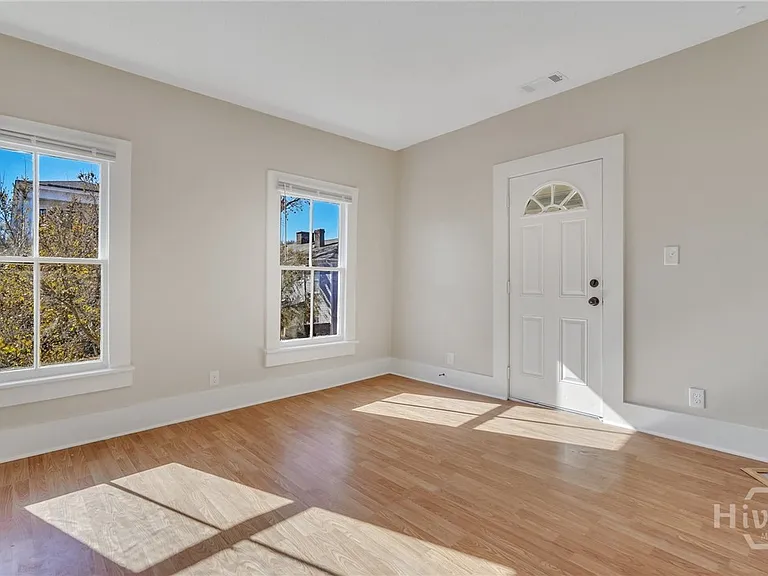 218 W Anderson St #UPPER — Photo 2