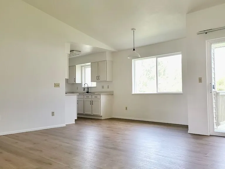 5429 Glenridge Way — Photo 3