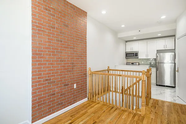 Rented by Century 21 Metropolitan | media 19