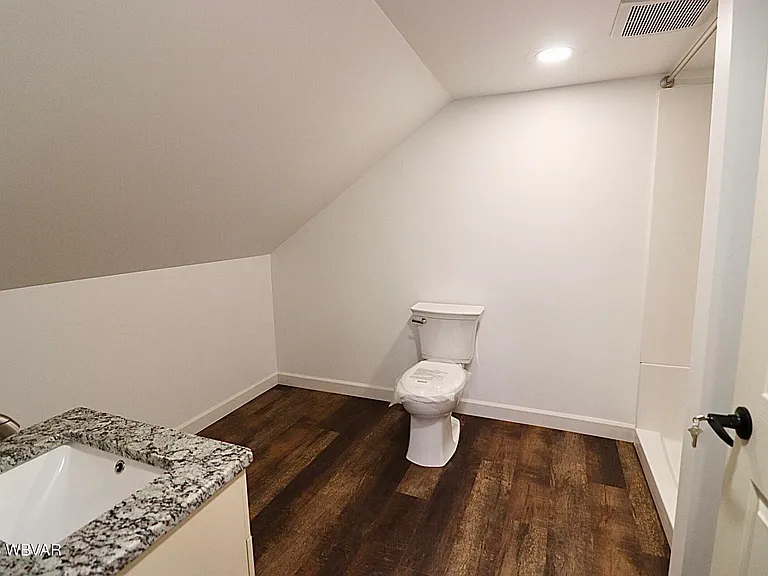 17 Lindbergh Ave — Photo 11