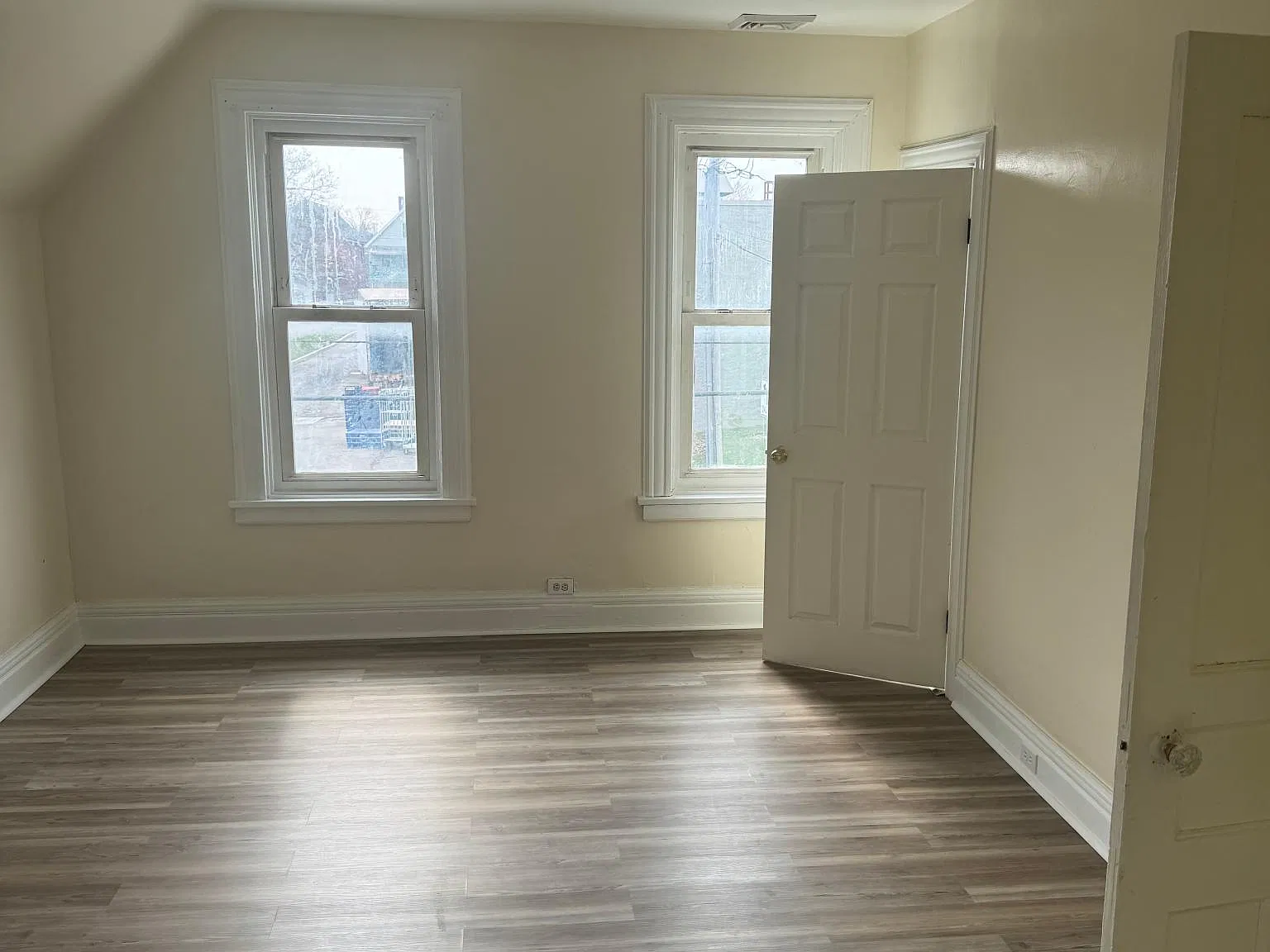 3 bed, 1200 sqft, $1,050 — Photo 4