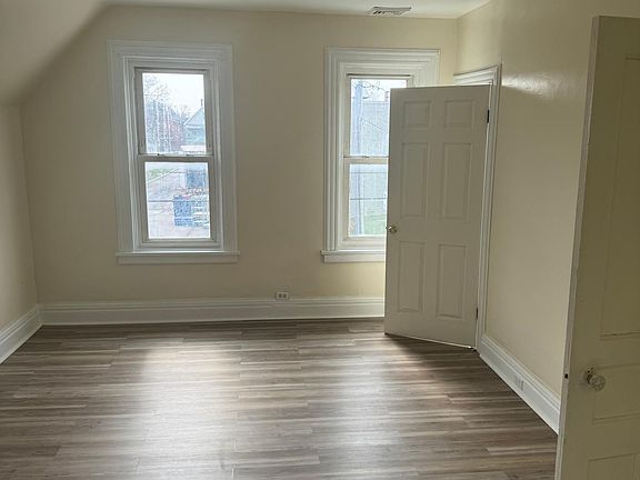 4th image of 46 Landon St #2