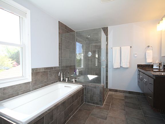 5th image of 904 Cantle Ln