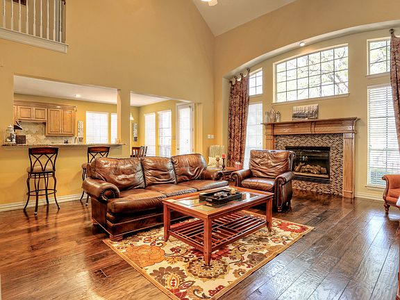 3rd image of 2403 Lakepoint Dr