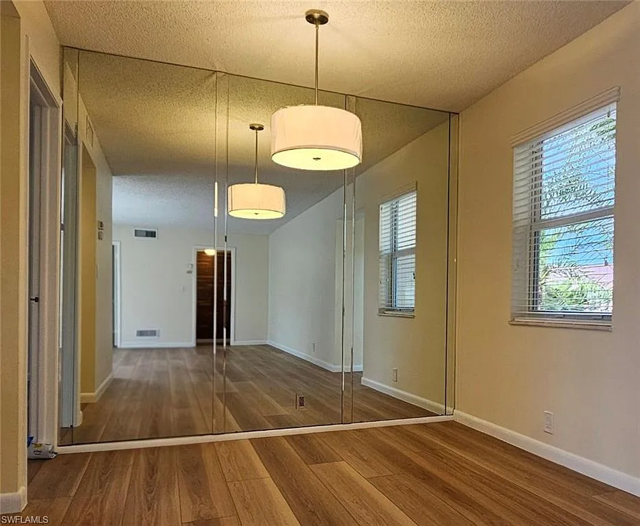 2 bed, 2.0 bath, 1300 sqft, $3,700 — Photo 4