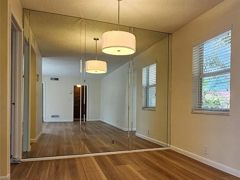 301 6th Ave S #D — Photo 4