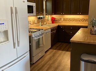 105 NE Taylor St, Burleson, TX 76028