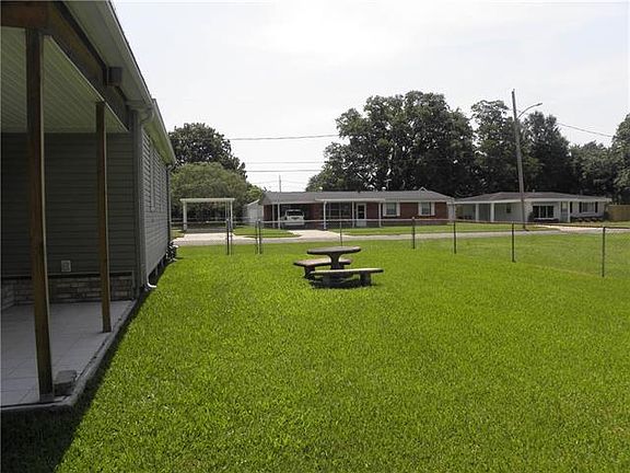 3rd image of 247 Roselyn Park Pl