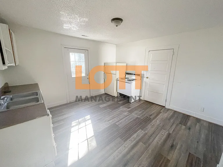 403 Old Paris Mountain Rd — Photo 10