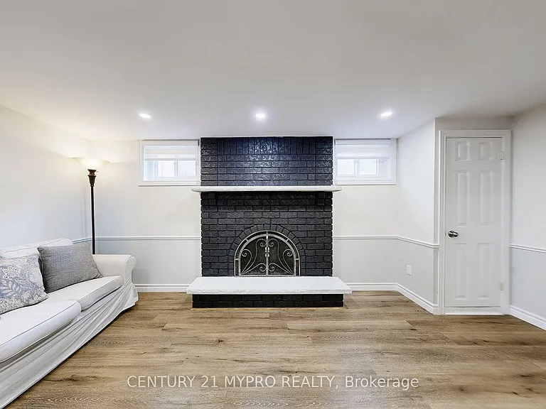 56 Bailey Cres #BASEMENT — Photo 9