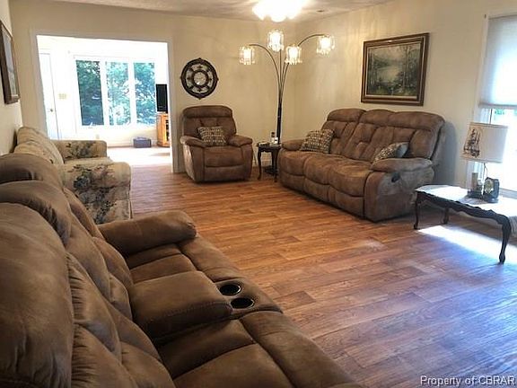 3rd image of 6081 Wiatt St