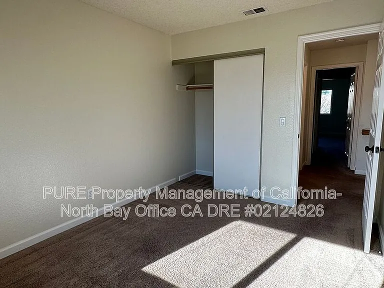 15 Regents Cir — Photo 12