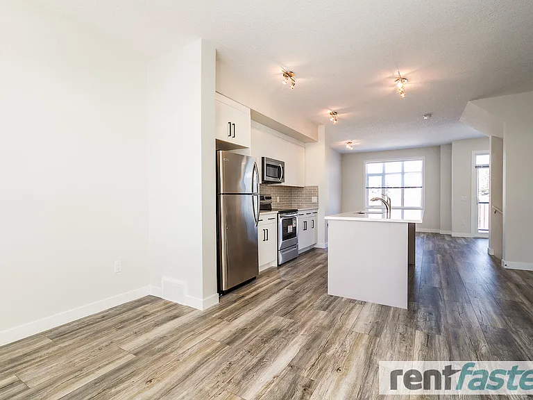 600 Bellerose Dr — Photo 12