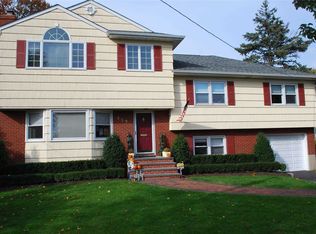 130 Roosevelt St, Garden City, NY 11530