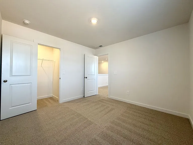 2372 Woodmeadow Dr — Photo 32