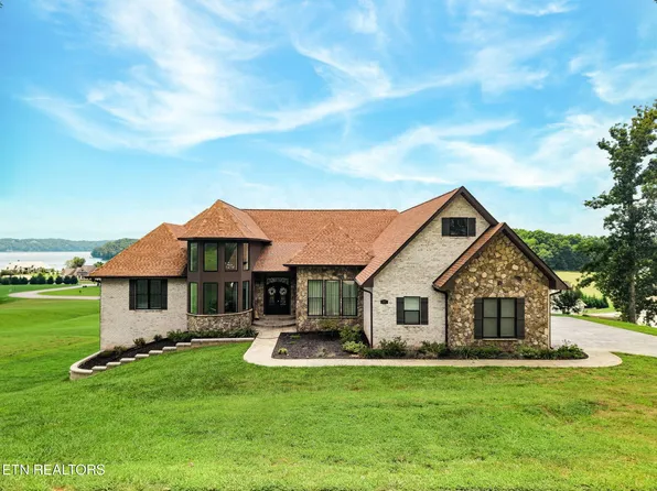 1005 Enchanted Dr, Dandridge, TN 37725