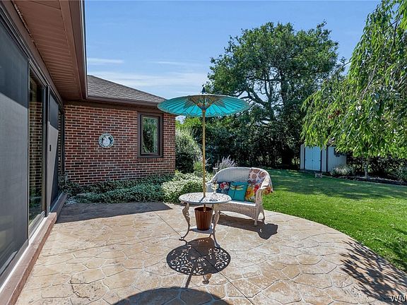 5th image of 55 Lake Ledge Dr