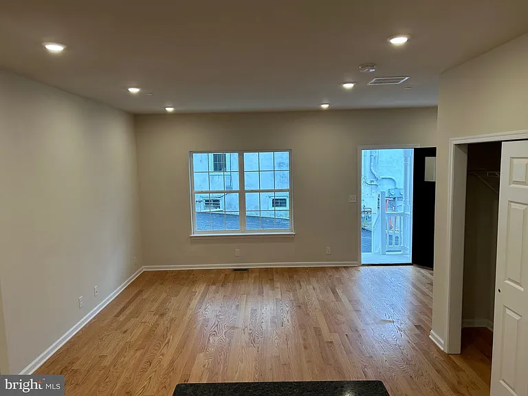 1057 Easton Rd #B — Photo 2