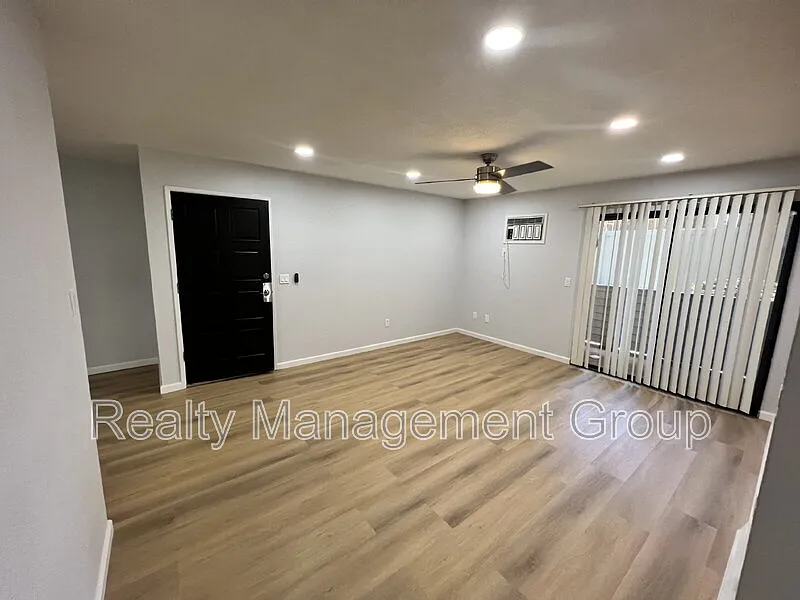 2 bed, 1.0 bath, 918 sqft, $2,300 — Photo 4