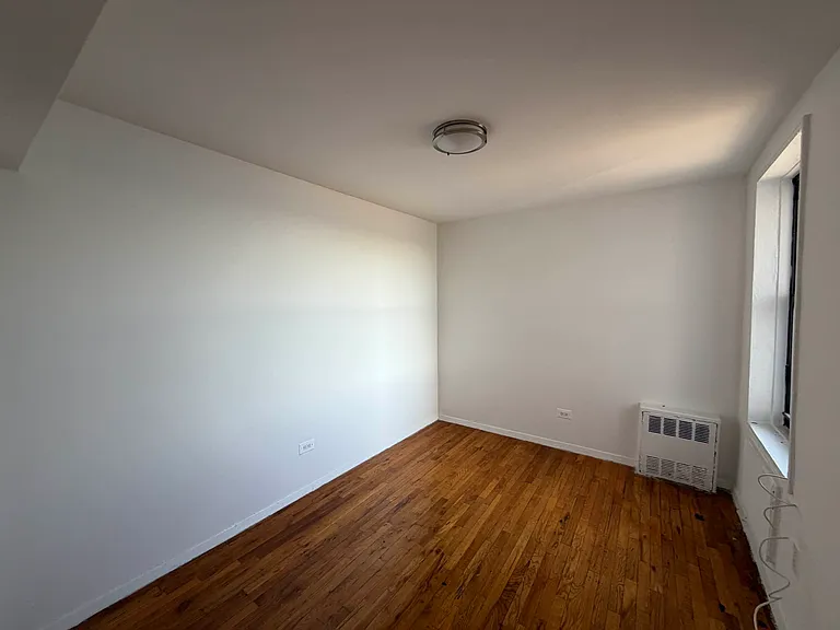 3255 Randall Ave #2J — Photo 10