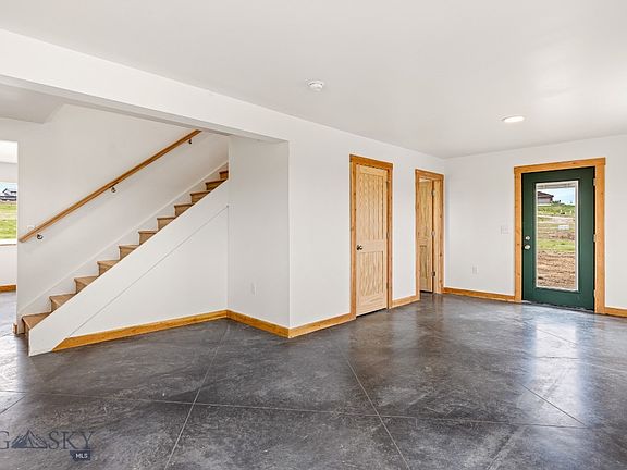 4th image of 2 Saddle View Cir