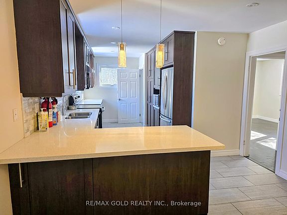 5th image of 10512 Trafalgar Rd