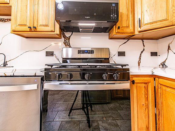 4th image of 4804 N Ozark Ave