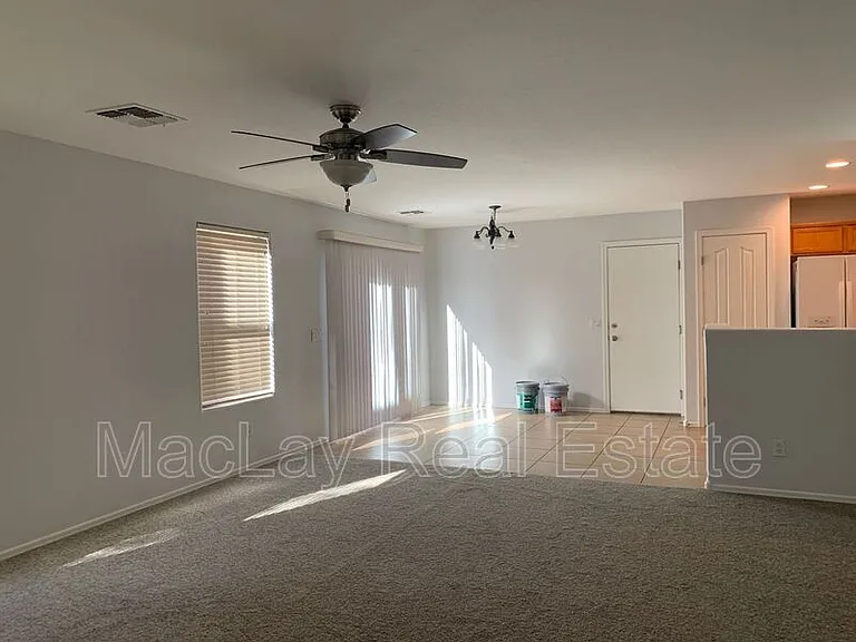 5809 E Hampton Ave — Photo 4