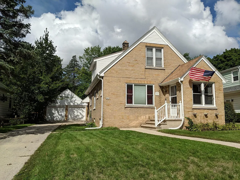 242 Edgewood Ln