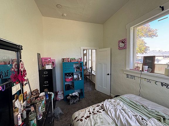 4th image of 262 33rd St
