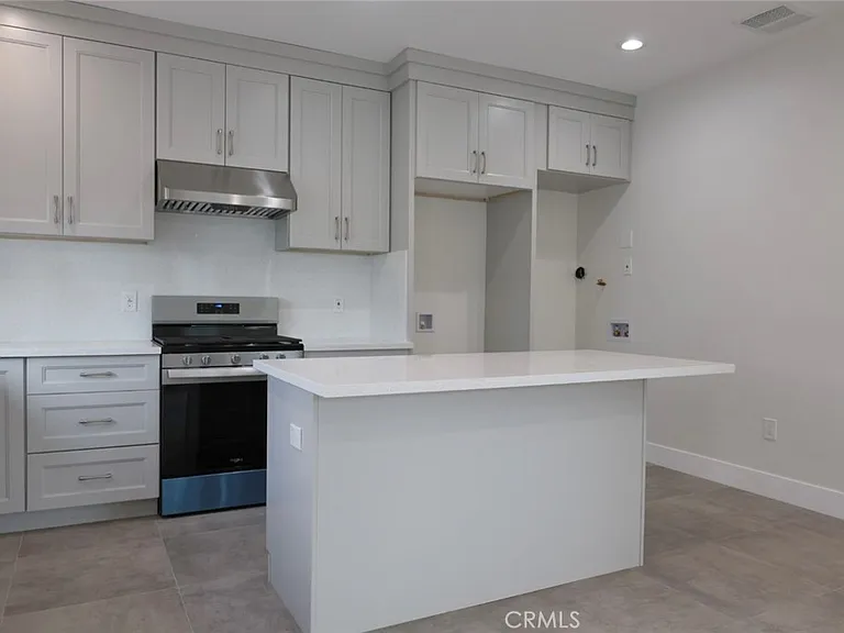 8171 Orangewood Ave — Photo 2