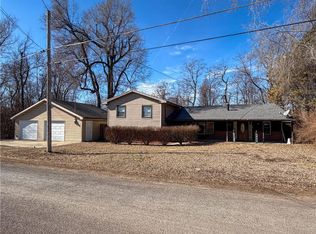 6004 NE Amazonia Rd, Saint Joseph, MO 64505