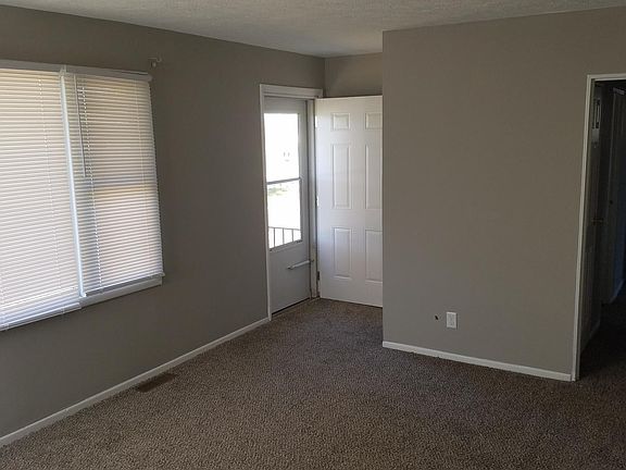 3rd image of 2870 Woodman Dr