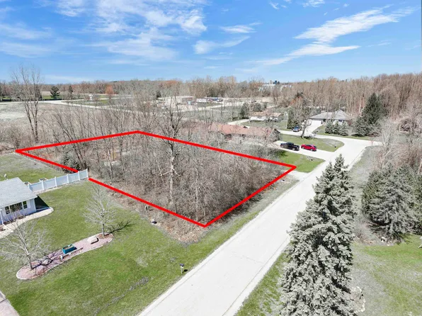 Acorn Rd #33, Neenah, WI 54956