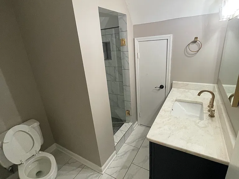 1738 E Churchill Downs Rd — Photo 16