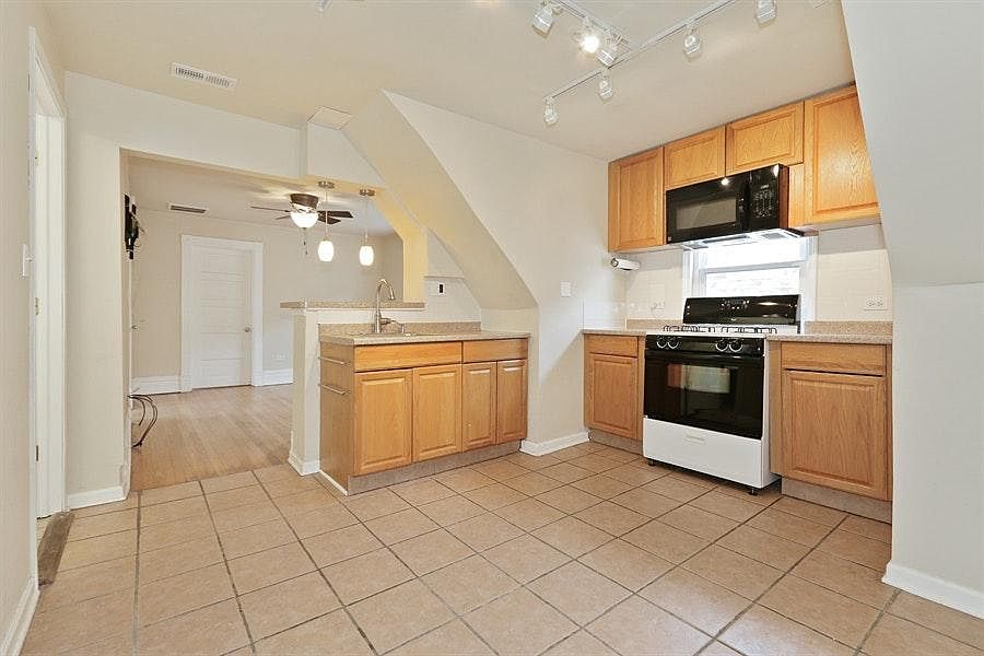 1st image of 2217 W Armitage Ave APT 3
