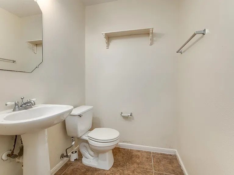 17143 Summer Hollow Dr — Photo 26