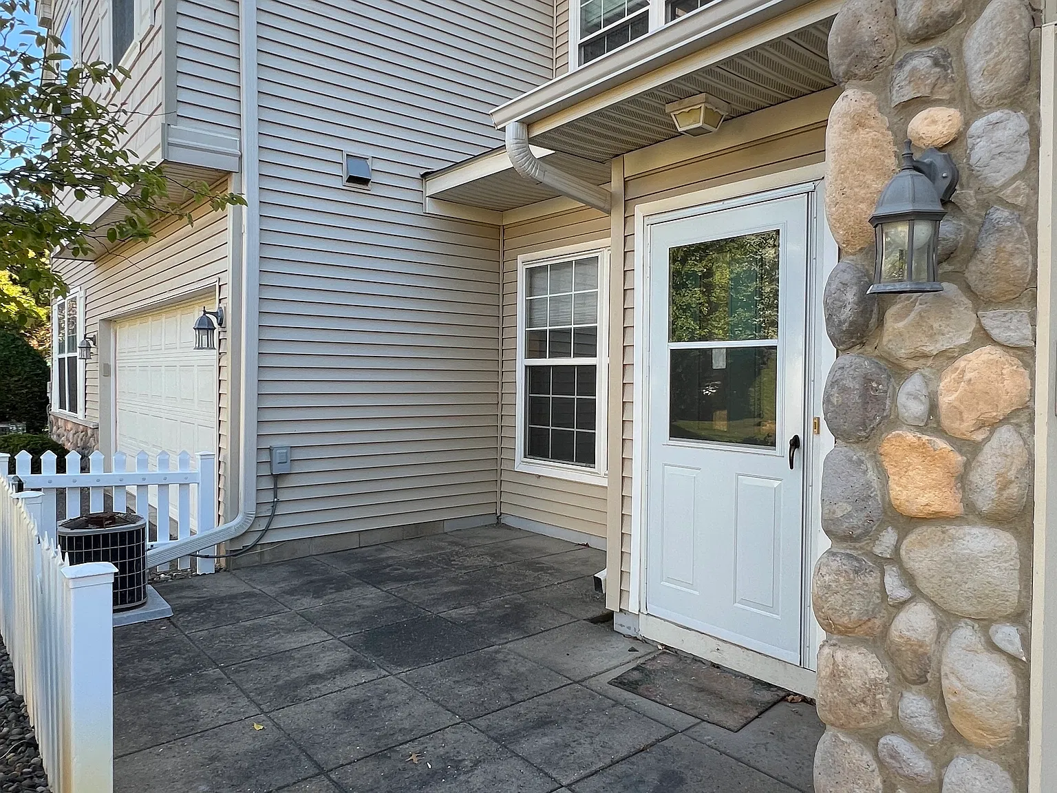 1931 Bluestem Ln — Photo 3