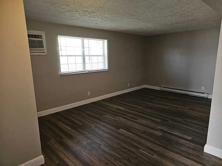 Willow Run Apartments — Photo 16
