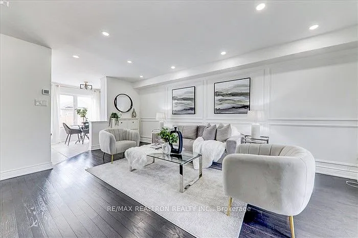 76 Gas Lamp Ln — Photo 3