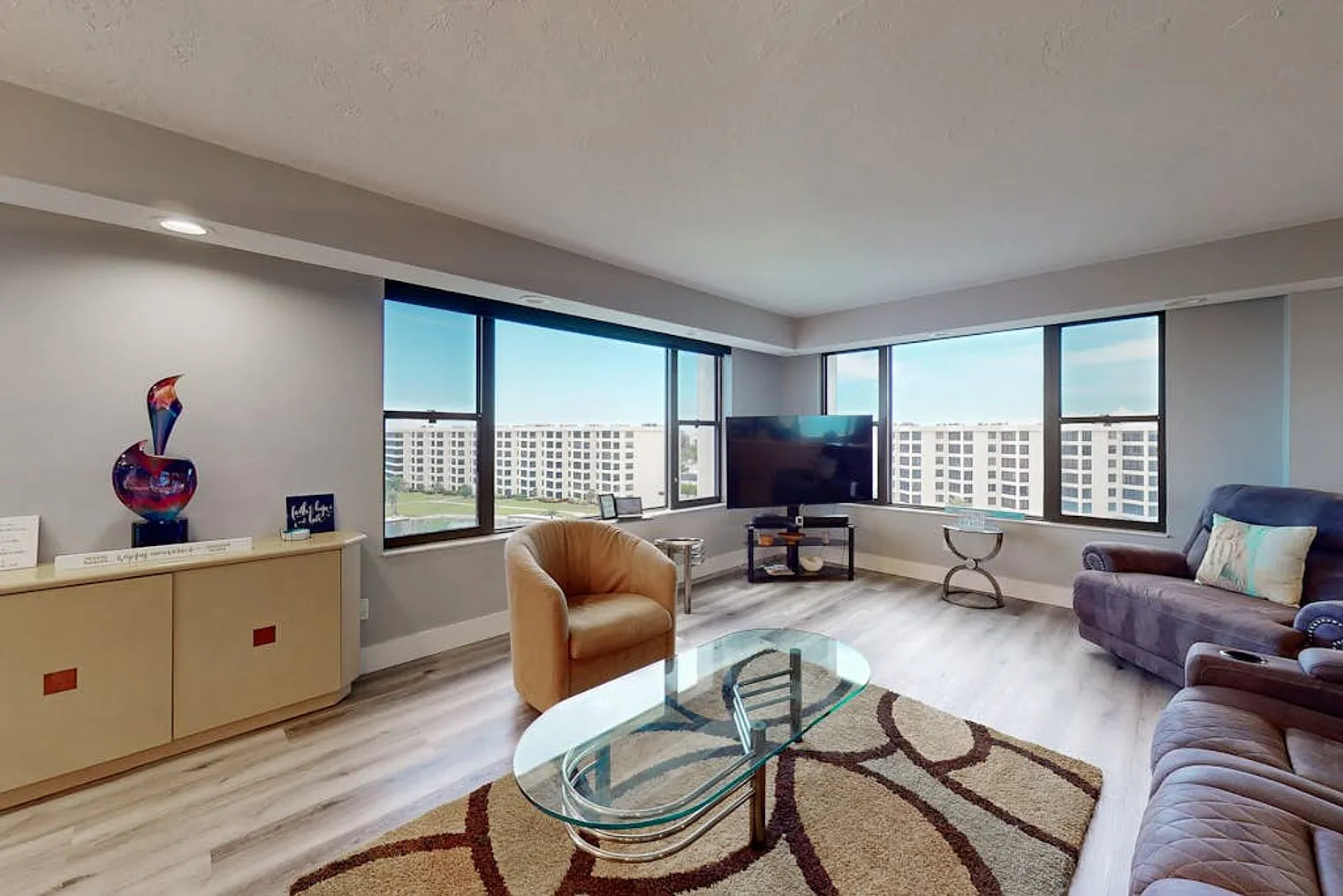3 bed, 3.0 bath, 1732 sqft, $8,189 — Photo 3