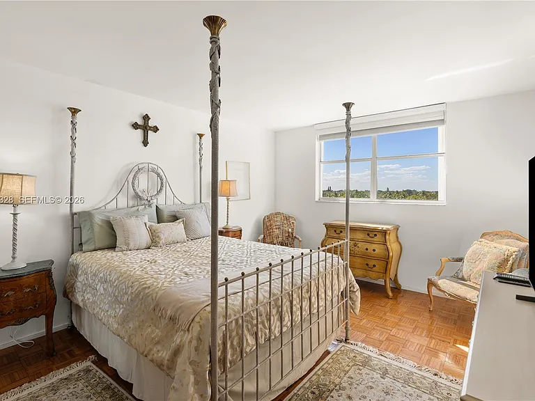 210 Sea View Dr #611 — Photo 4