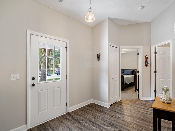 3rd image of 6 Avalon Drive